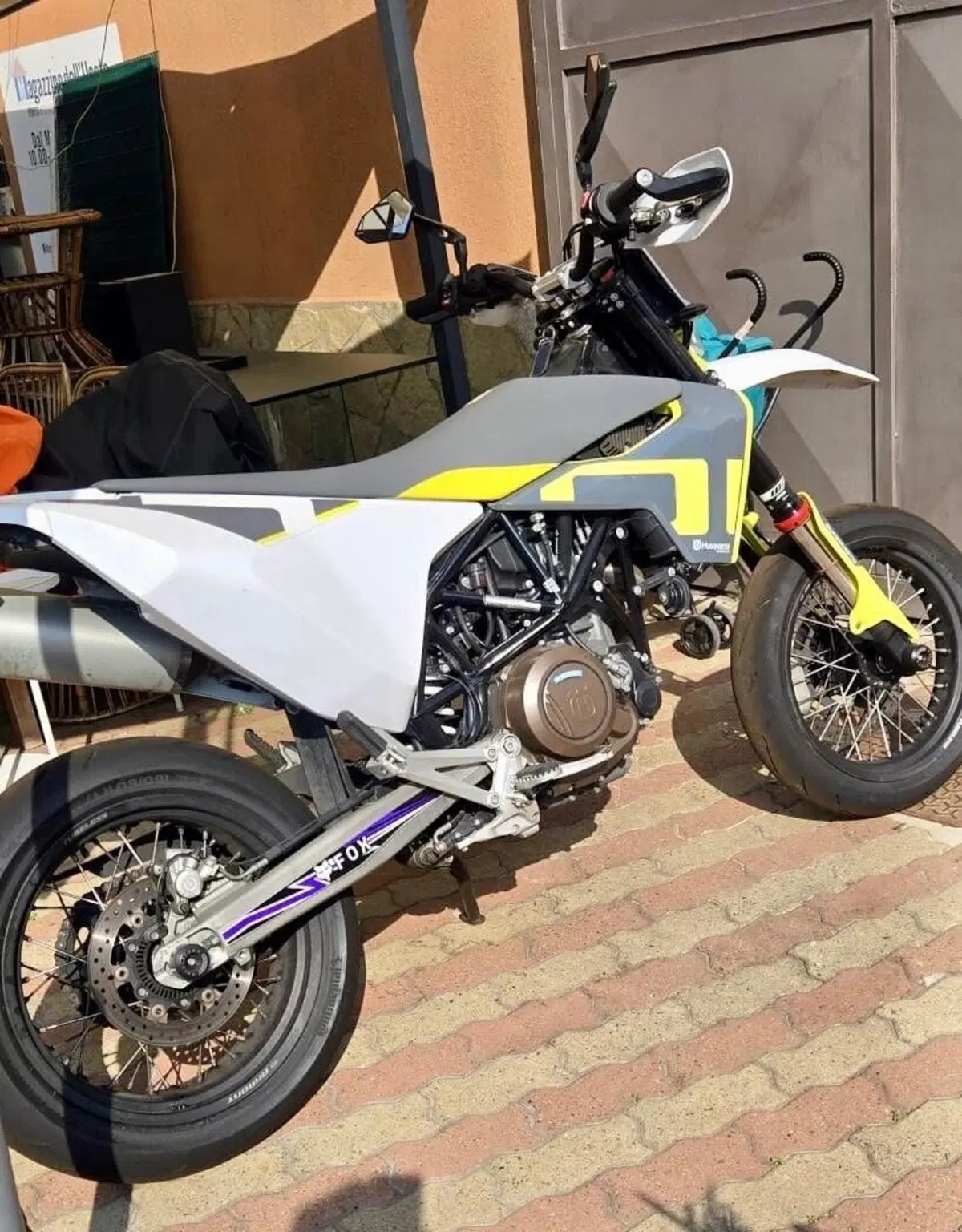 Husqvarna 701 Supermoto (2020) (2)