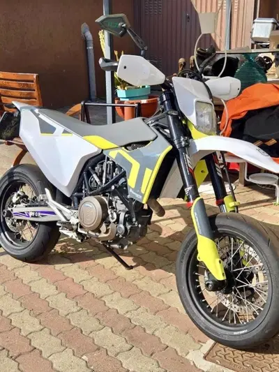 Husqvarna 701 Supermoto (2020) usata