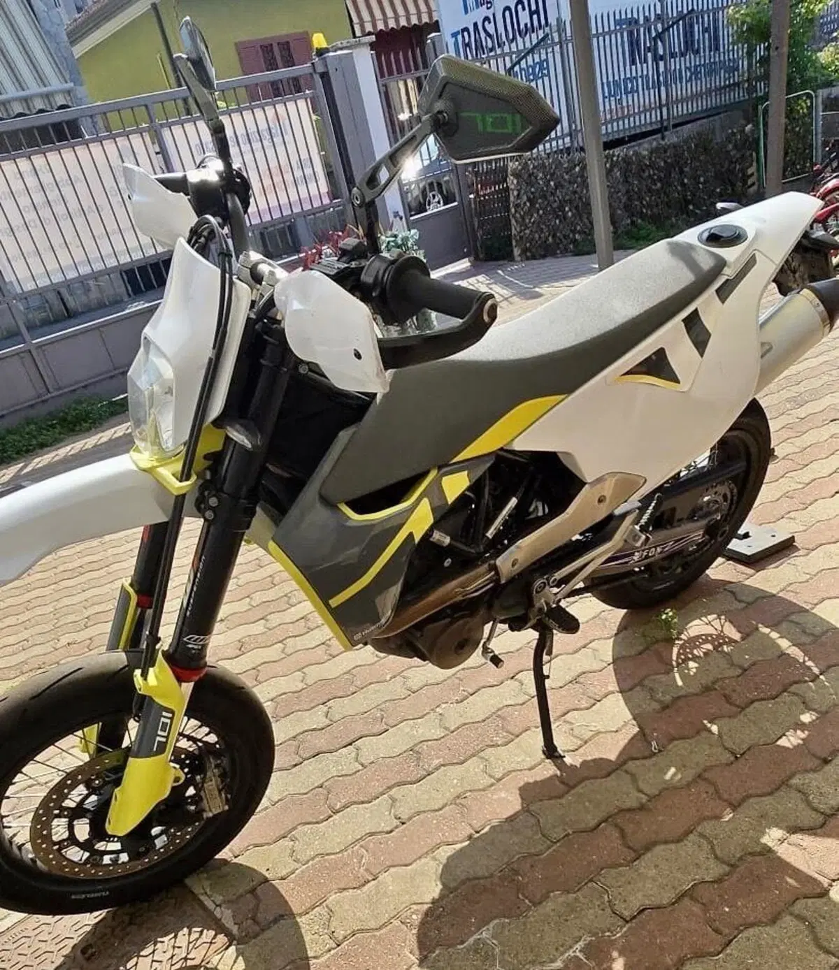 Husqvarna 701 Supermoto (2020) (4)