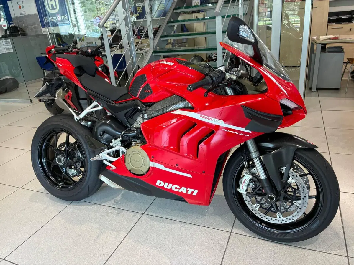 Ducati Panigale V4 1100 (2021) (2)