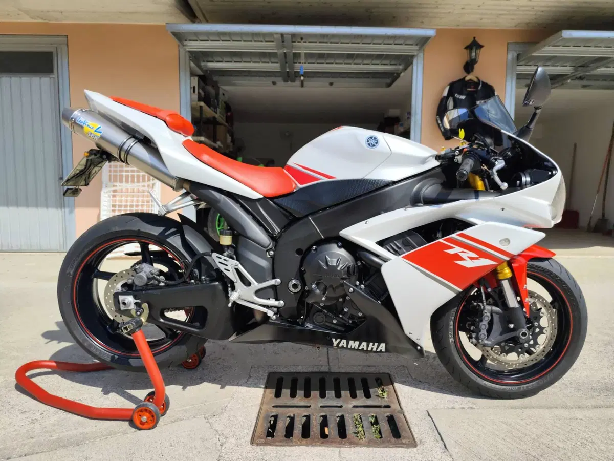 Yamaha YZF R1 (2007 - 08) (2)