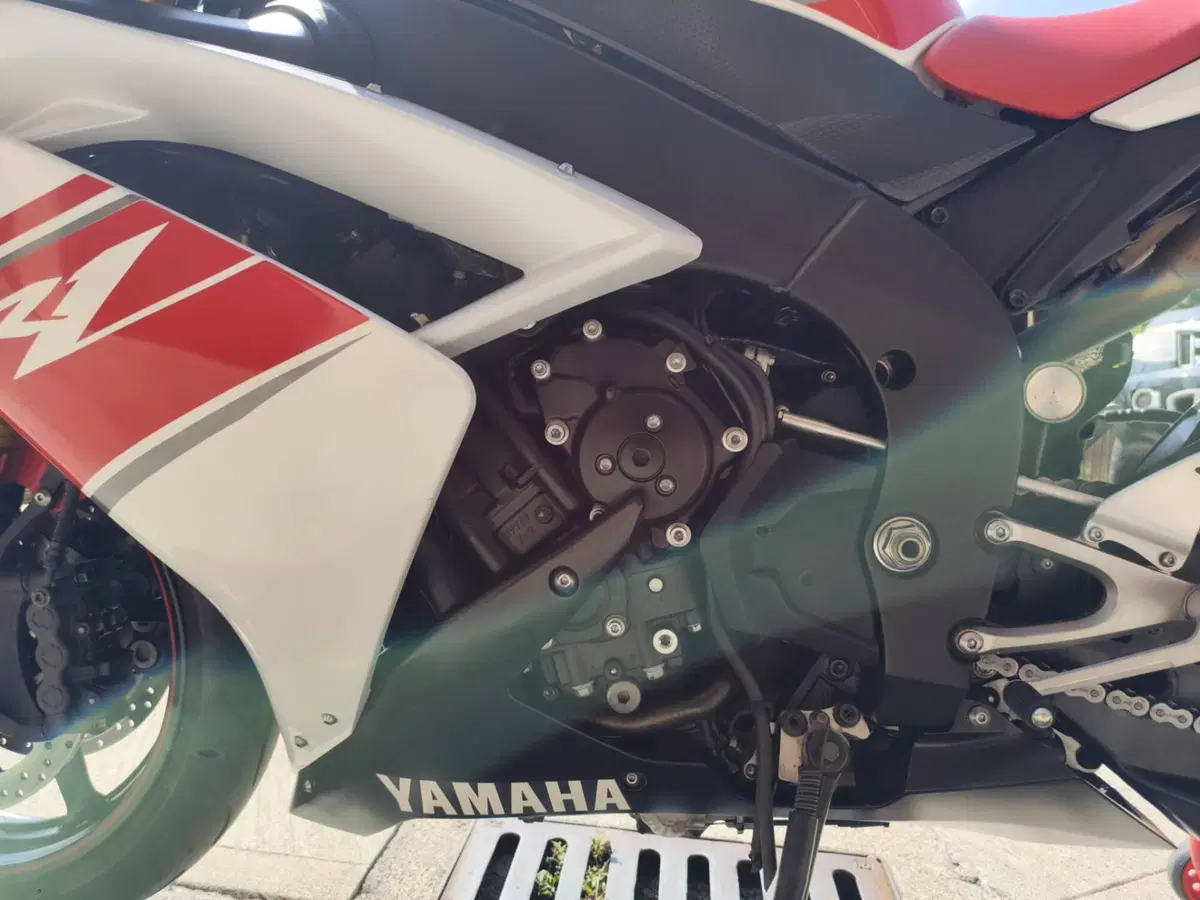 Yamaha YZF R1 (2007 - 08) (7)