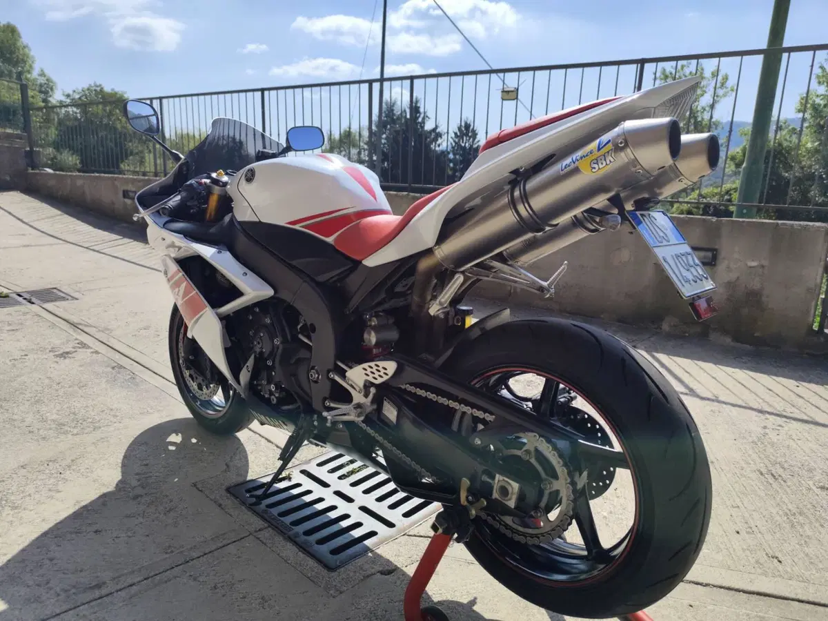 Yamaha YZF R1 (2007 - 08) (8)