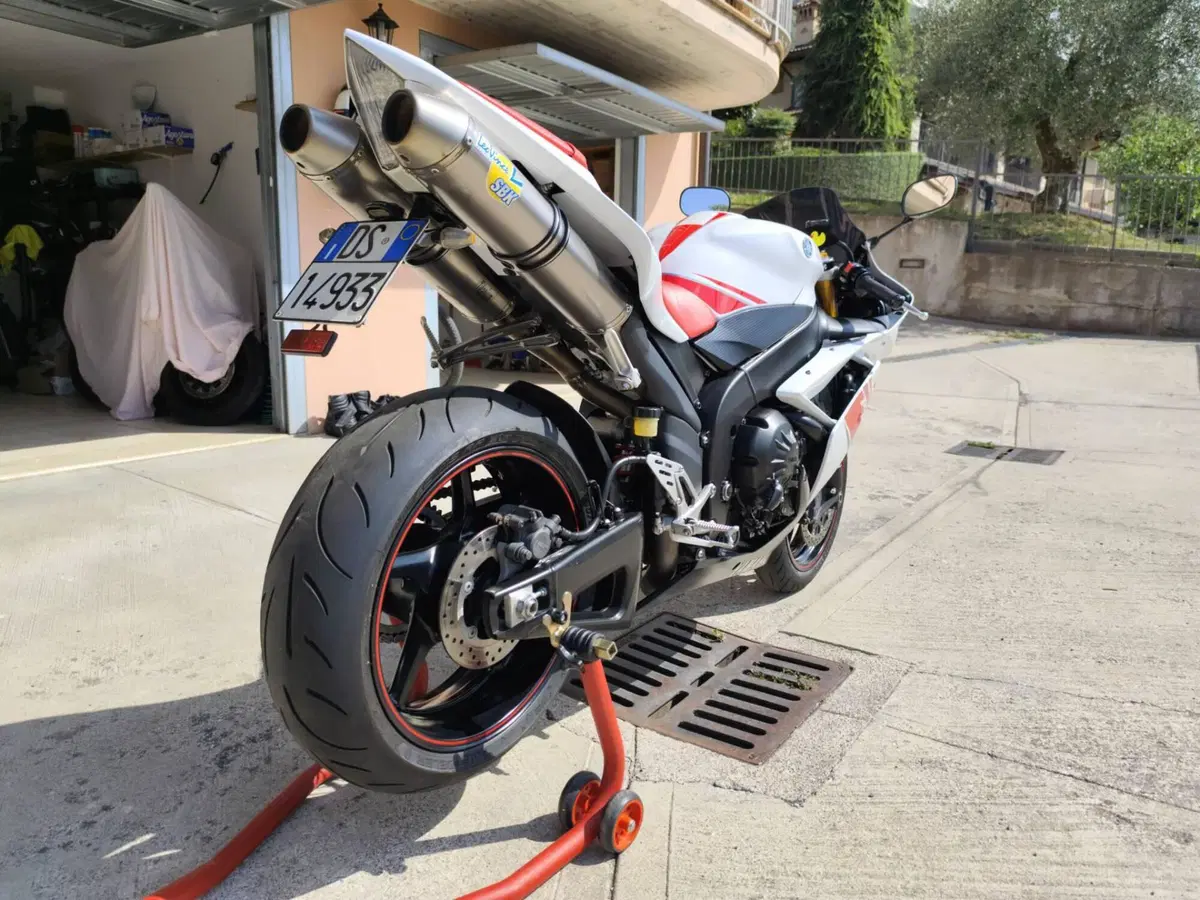 Yamaha YZF R1 (2007 - 08) (9)