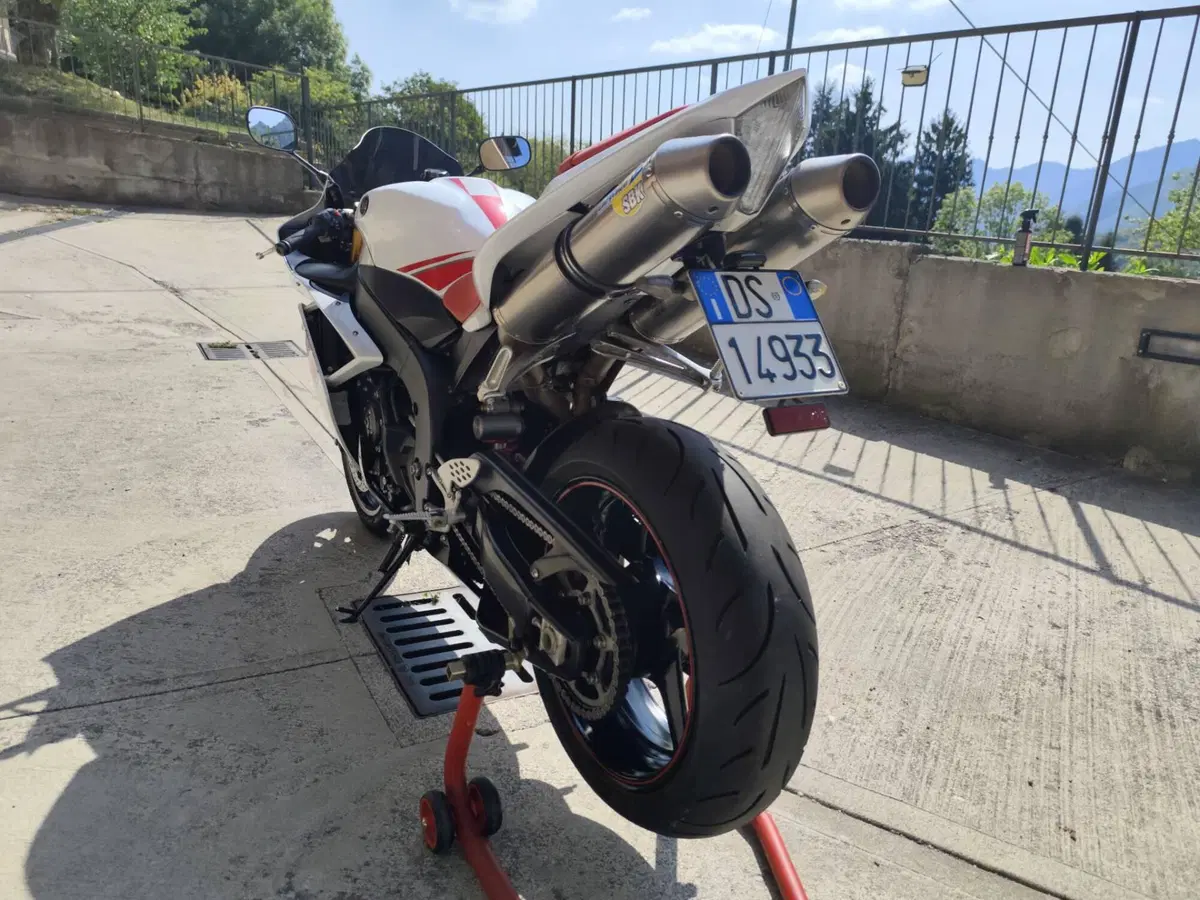 Yamaha YZF R1 (2007 - 08) (10)
