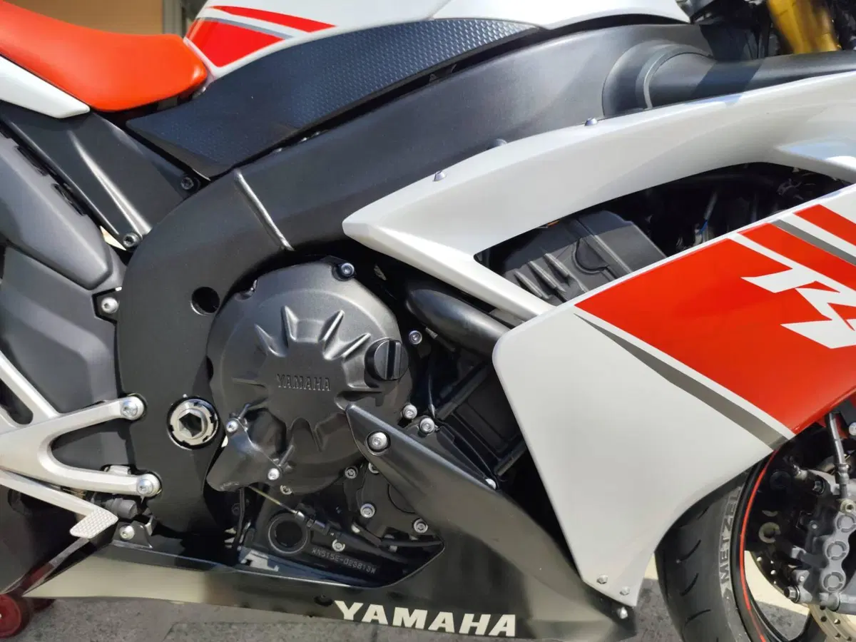 Yamaha YZF R1 (2007 - 08) (11)
