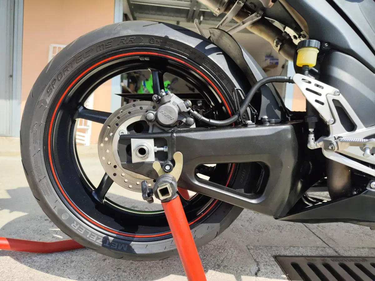 Yamaha YZF R1 (2007 - 08) (12)