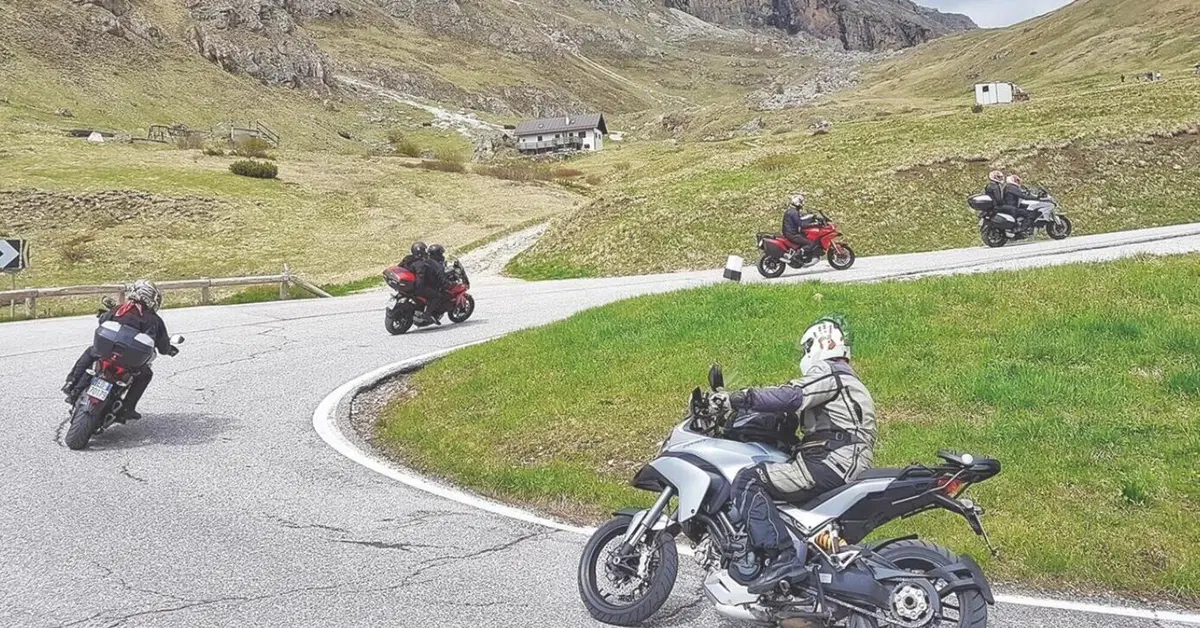 Nico Cereghini: “Abbiamo vinto noi: i tour motociclistici organizzati possono salire sui passi dell’Alto Adige”
