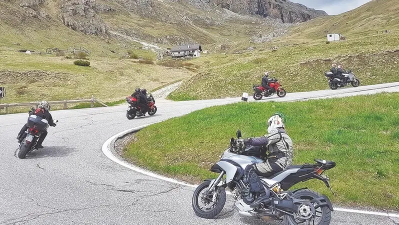 Nico Cereghini: “Abbiamo vinto noi: i tour motociclistici organizzati possono salire sui passi dell’Alto Adige”