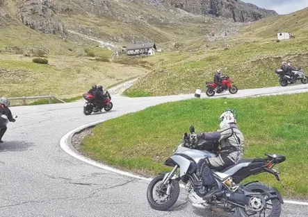 Nico Cereghini: “Abbiamo vinto noi: i tour motociclistici organizzati possono salire sui passi dell’Alto Adige”