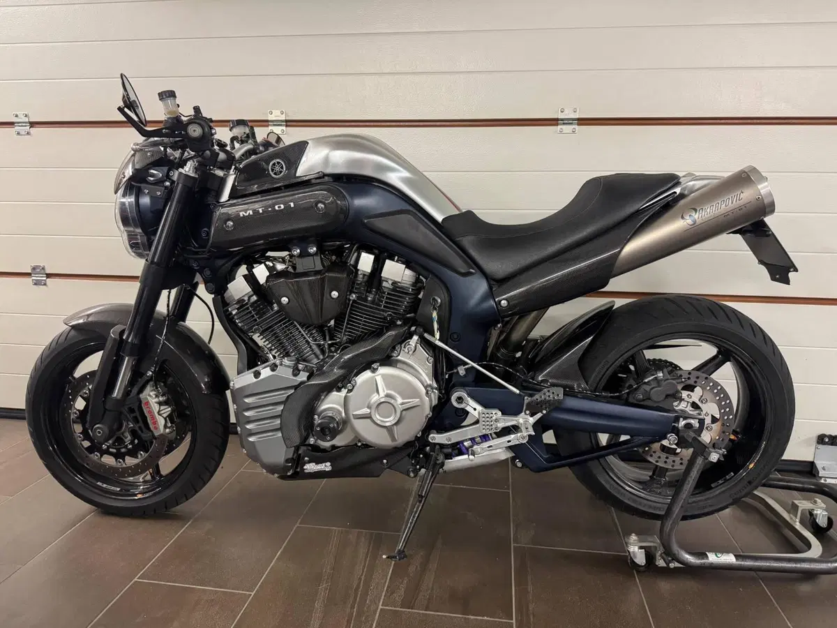 Yamaha MT-01 (2005 - 11) (2)