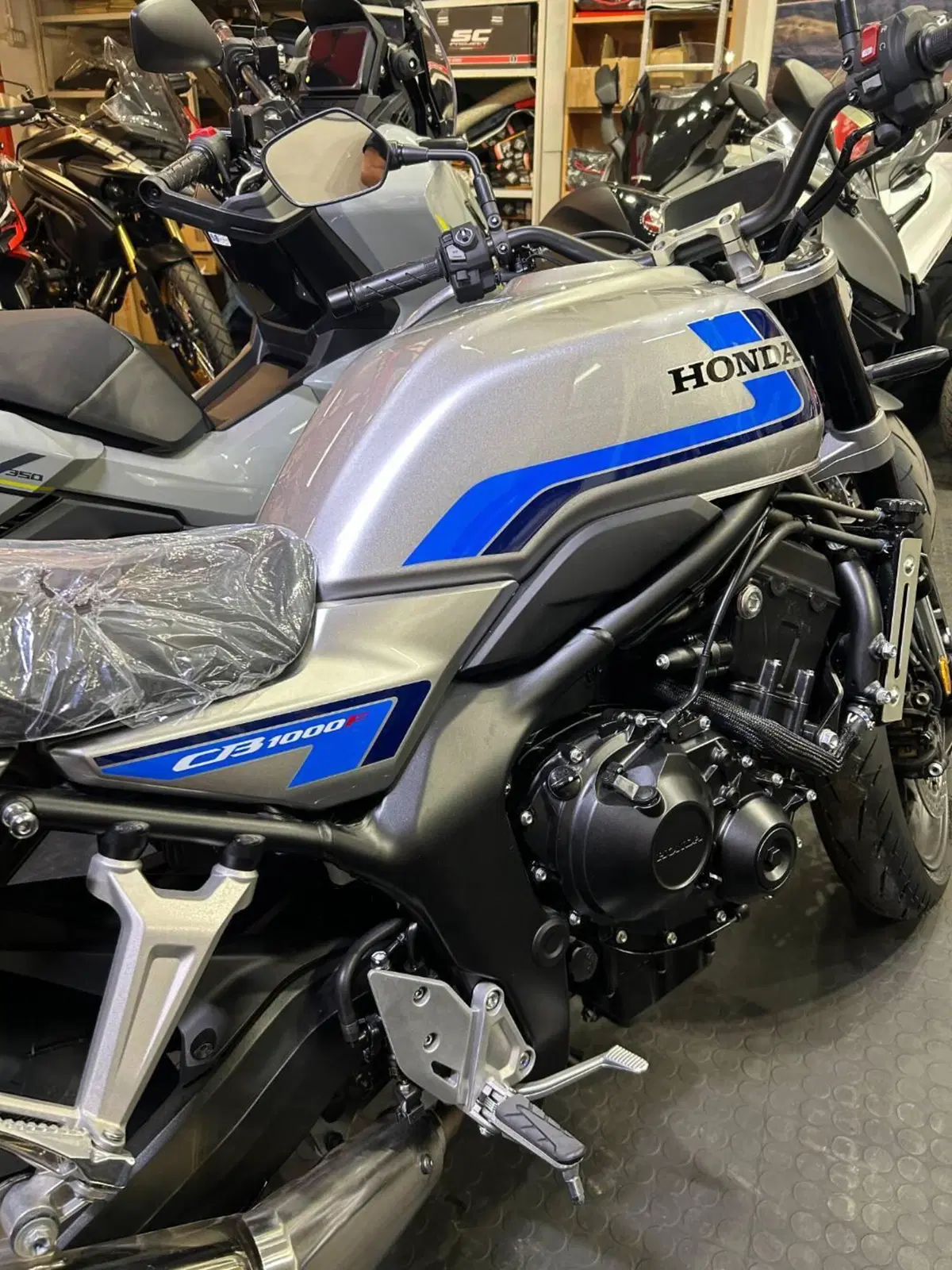 Honda CB 1000 F (2026) (4)