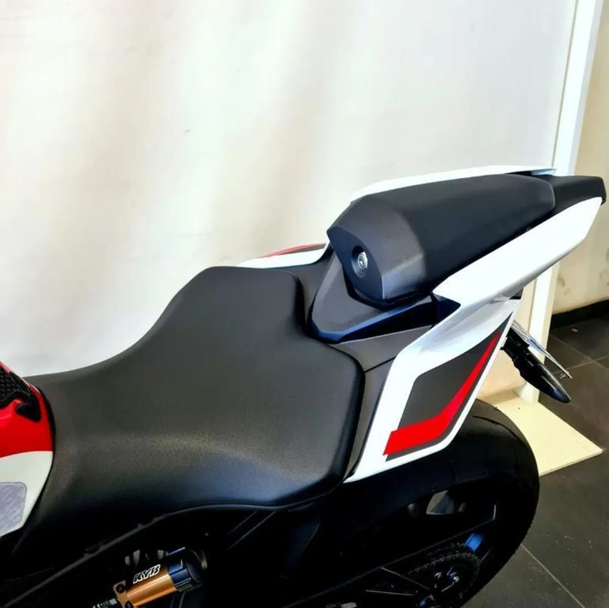Yamaha YZF R9 70th (2026) (14)