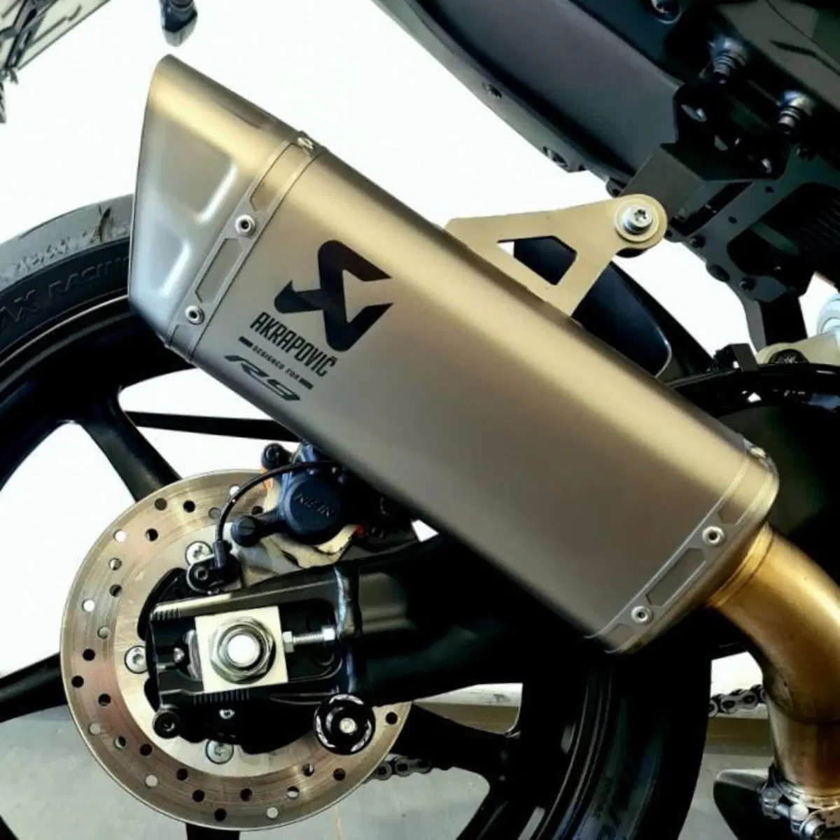 Yamaha YZF R9 70th (2026) (3)