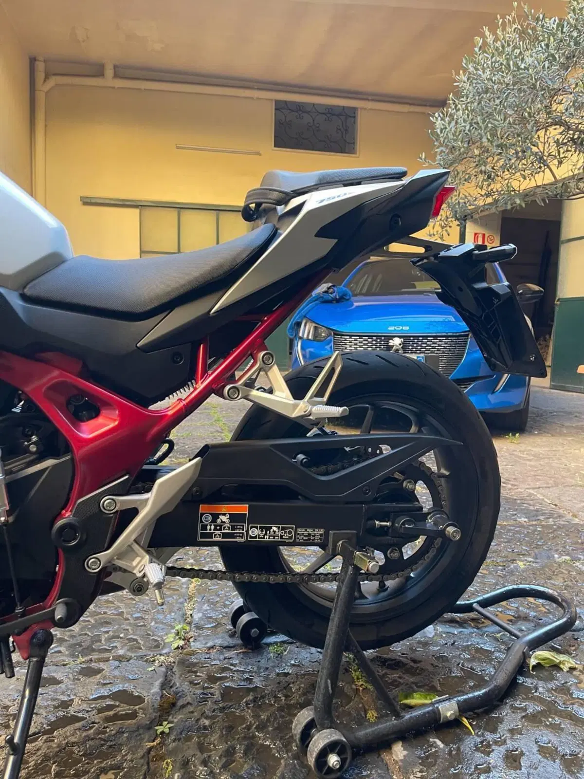 Honda CB 750 Hornet (2023 - 24) (8)