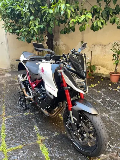 Honda CB 750 Hornet (2023 - 24) usata