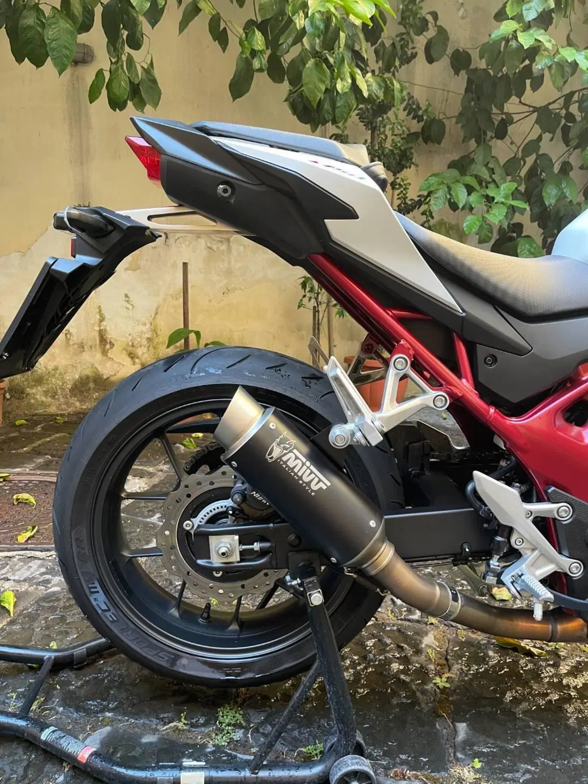 Honda CB 750 Hornet (2023 - 24) (4)