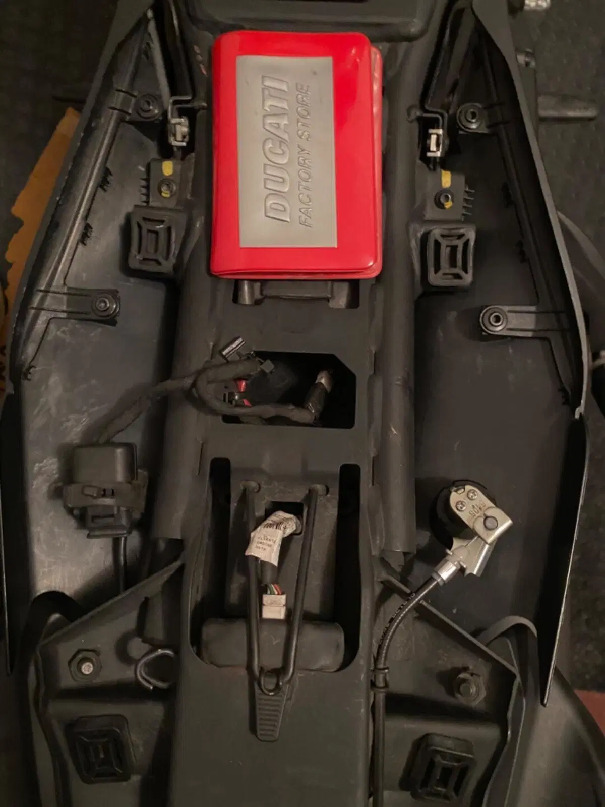Ducati Monster 821 Stripe ABS (2015 - 17) (12)