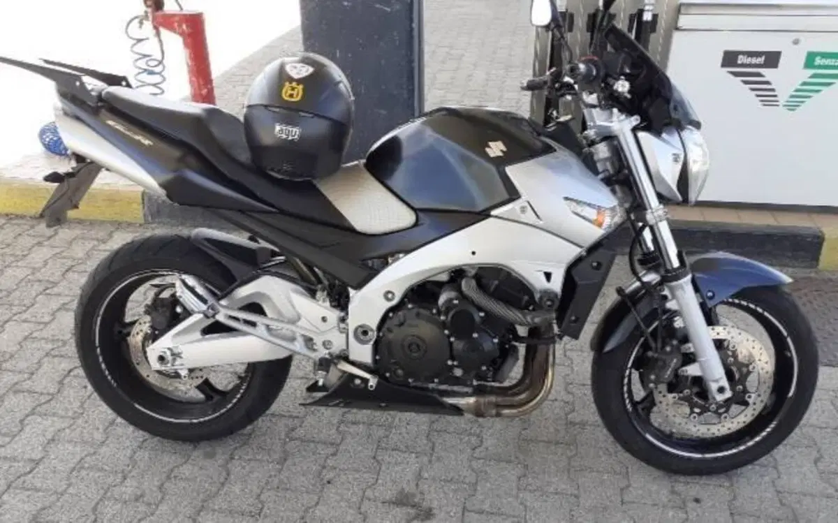Suzuki GSR 600 (2006 - 11) (2)