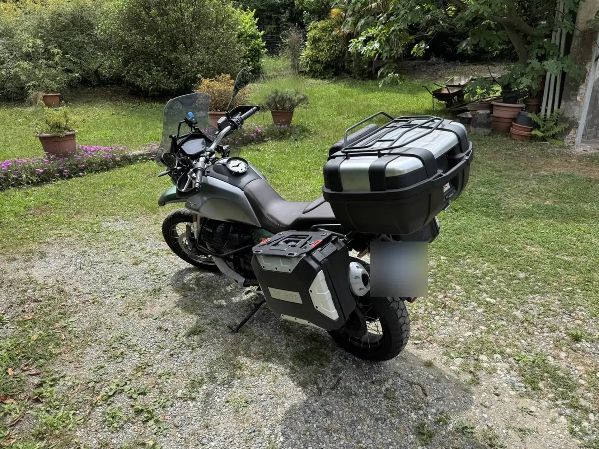Moto Guzzi V85 TT Centenario (2021 - 22) (3)