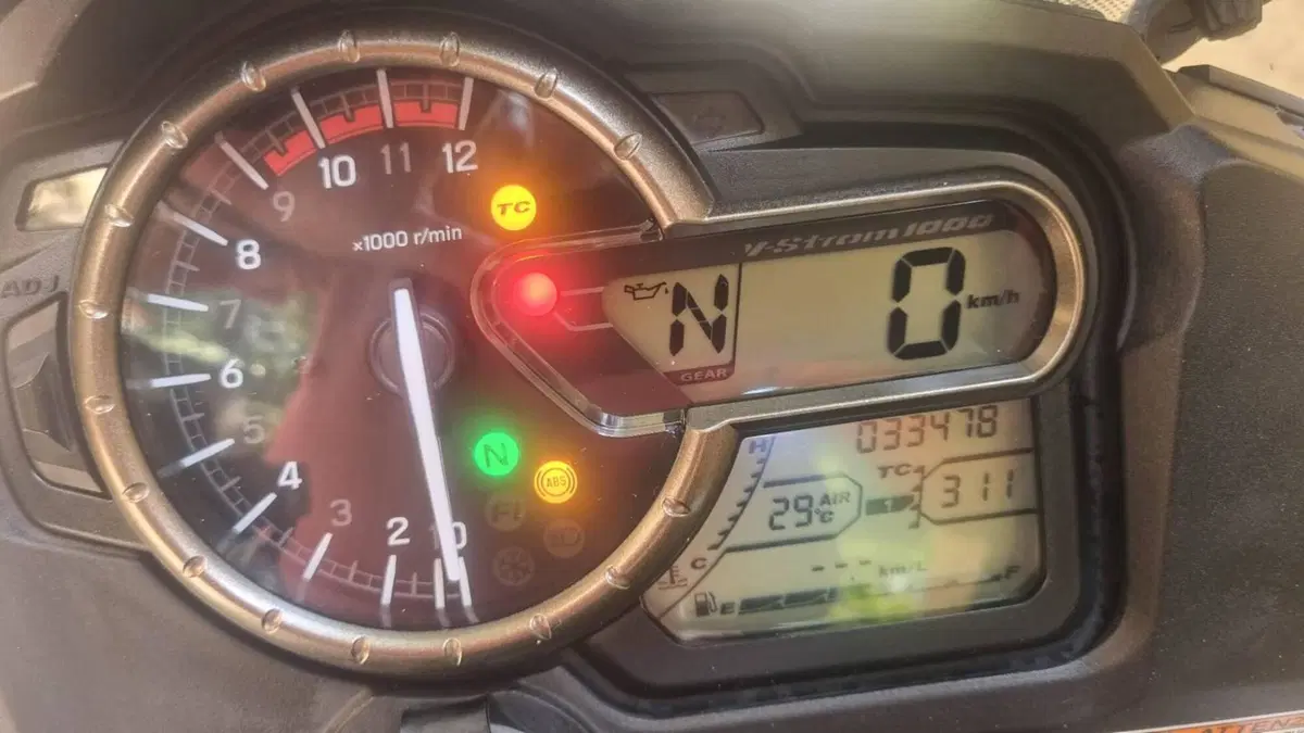 Suzuki V-Strom 1000 ABS No compromise LE (2015 - 17) (3)