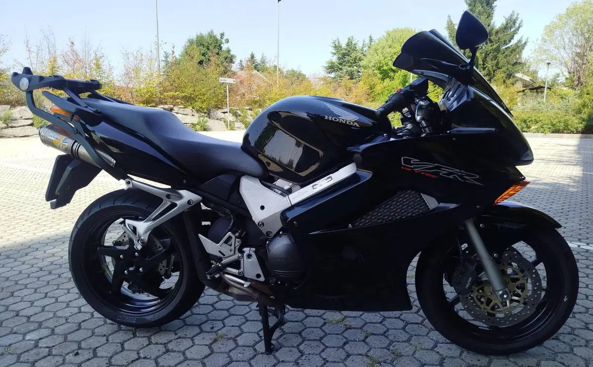 Honda VFR 800 (2002 - 05) (10)