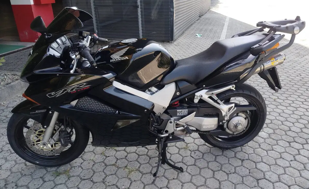 Honda VFR 800 (2002 - 05) (4)
