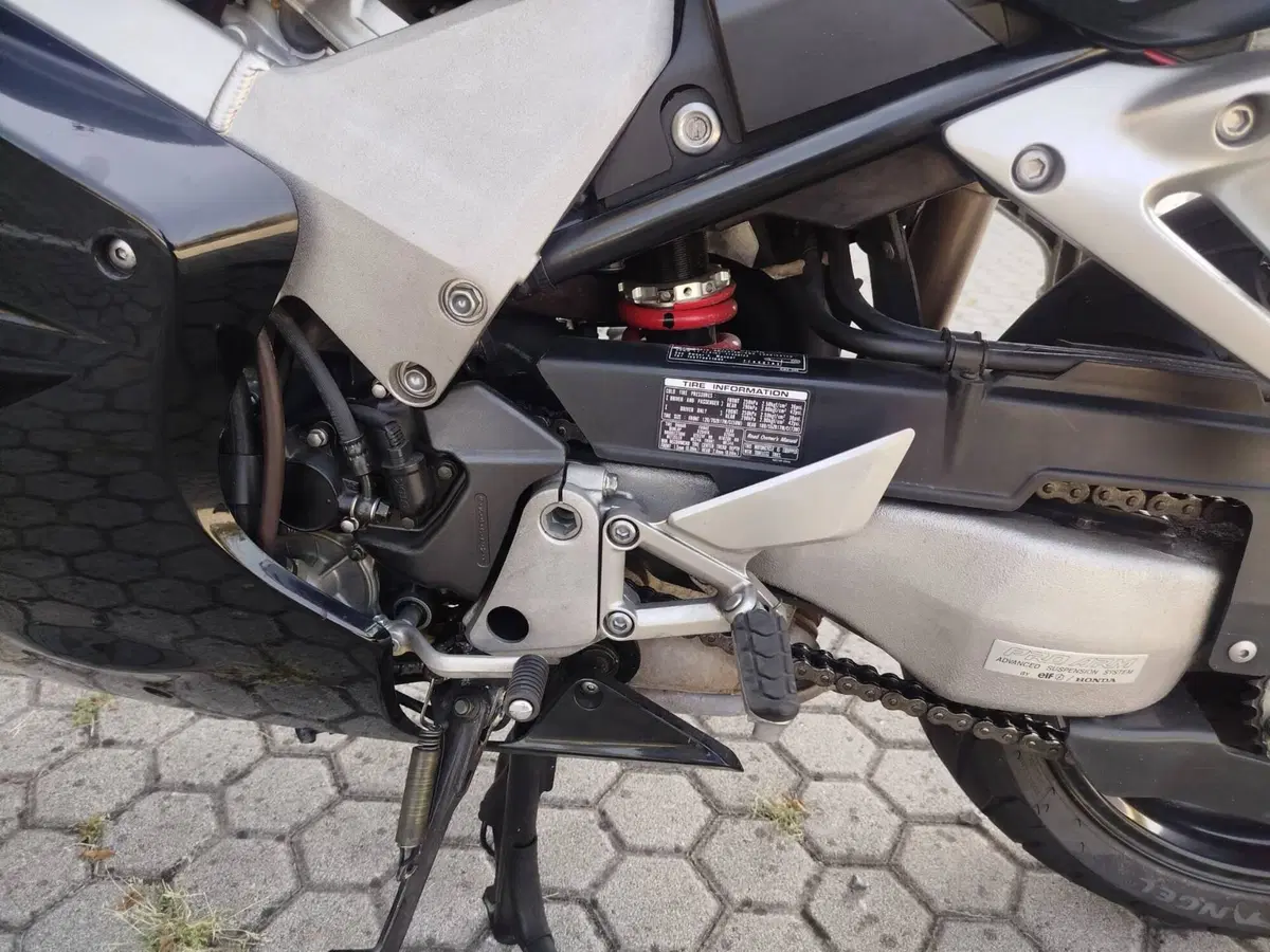Honda VFR 800 (2002 - 05) (7)