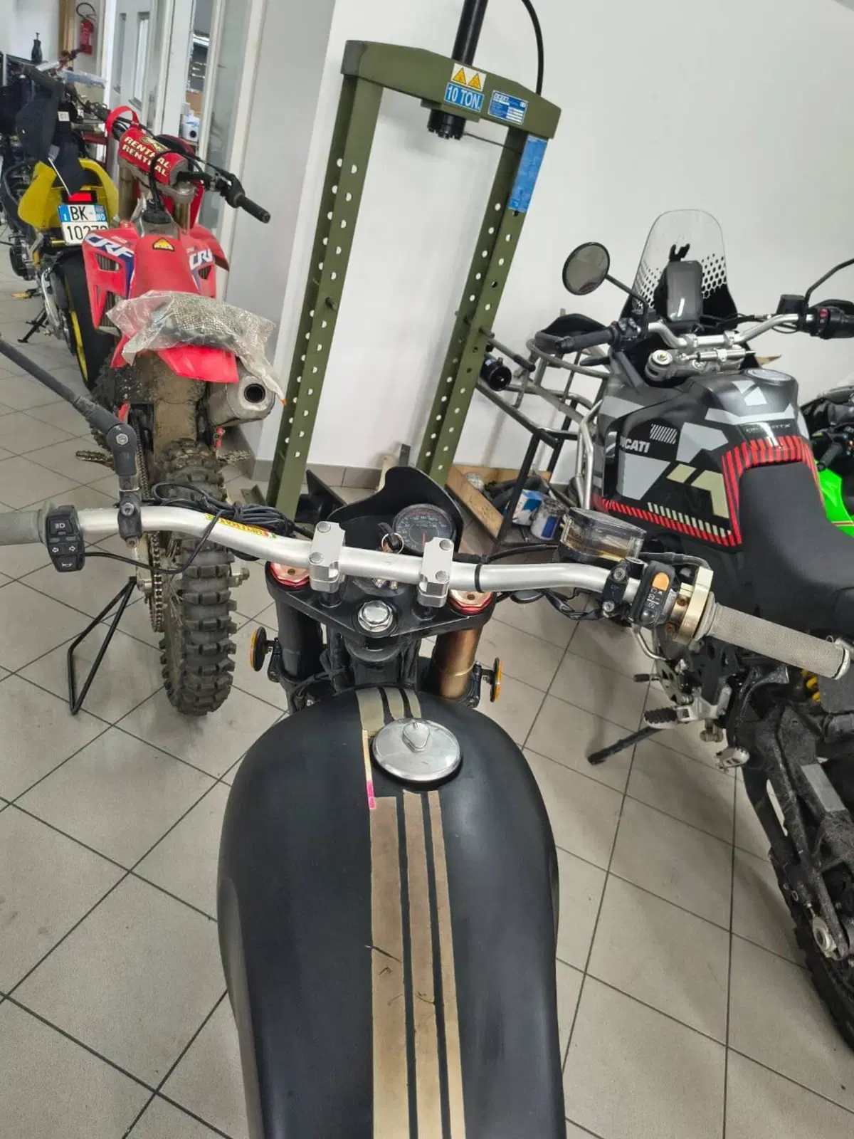 Vervemoto Tracker 250i (2019 - 24) (3)