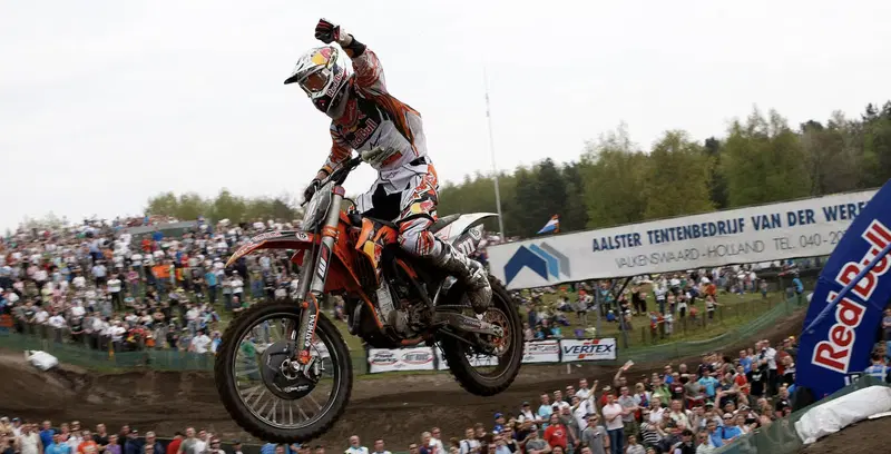 Menzione d'onore. Qui il salto nel passato non è di soli quattordici anni ma ben di sedici. Valkenswaard 2010: la prima vittoria mondiale di Jeffrey Herlings