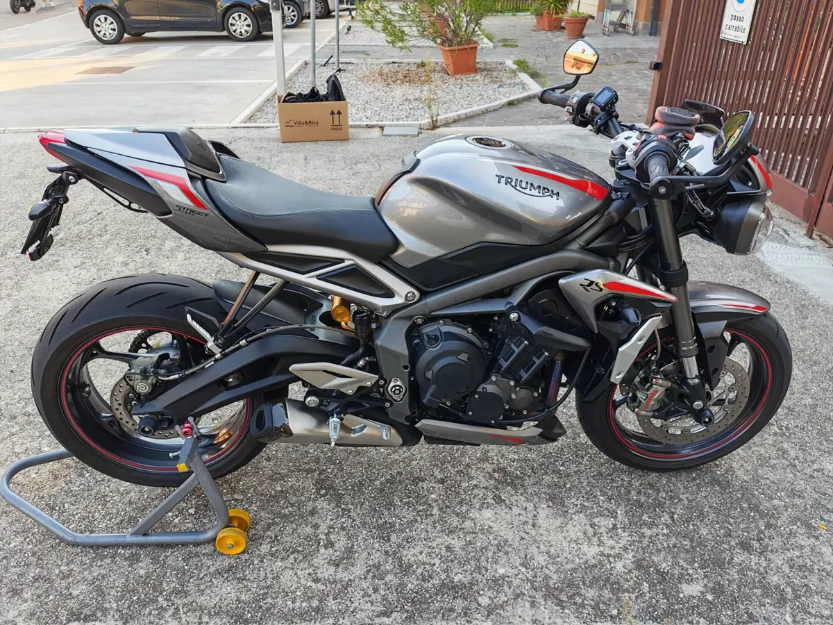 Triumph Street Triple RS (2020 - 22) (11)