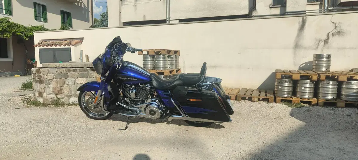 Harley-Davidson 114 Street Glide (2017) (2)