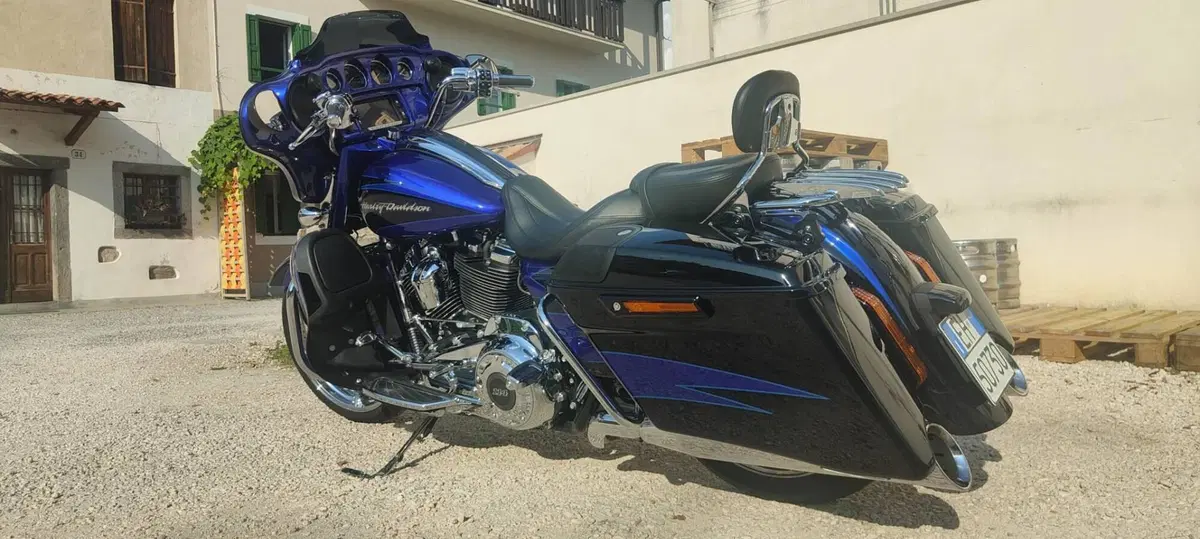 Harley-Davidson 114 Street Glide (2017) (3)