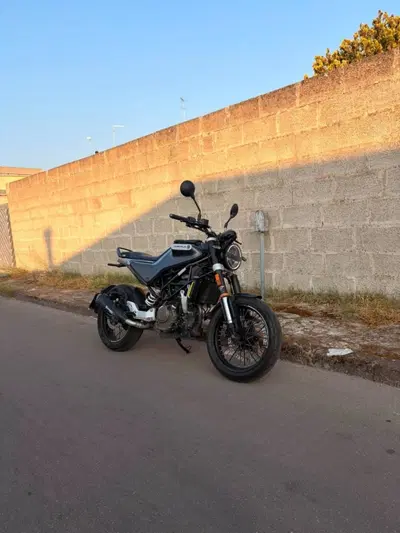 Husqvarna Svartpilen 125 (2021 - 23) usata
