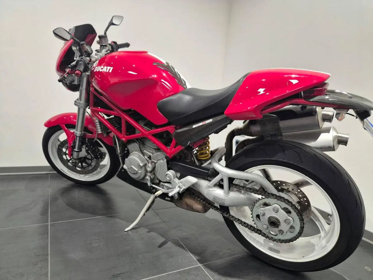Ducati Monster S2R 1000 (2)