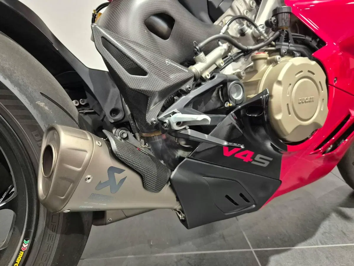 Ducati Panigale V4 S (2022 - 24) (13)
