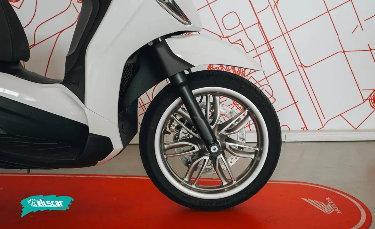 Piaggio Beverly 300 ABS-ASR (2021 - 25) (8)