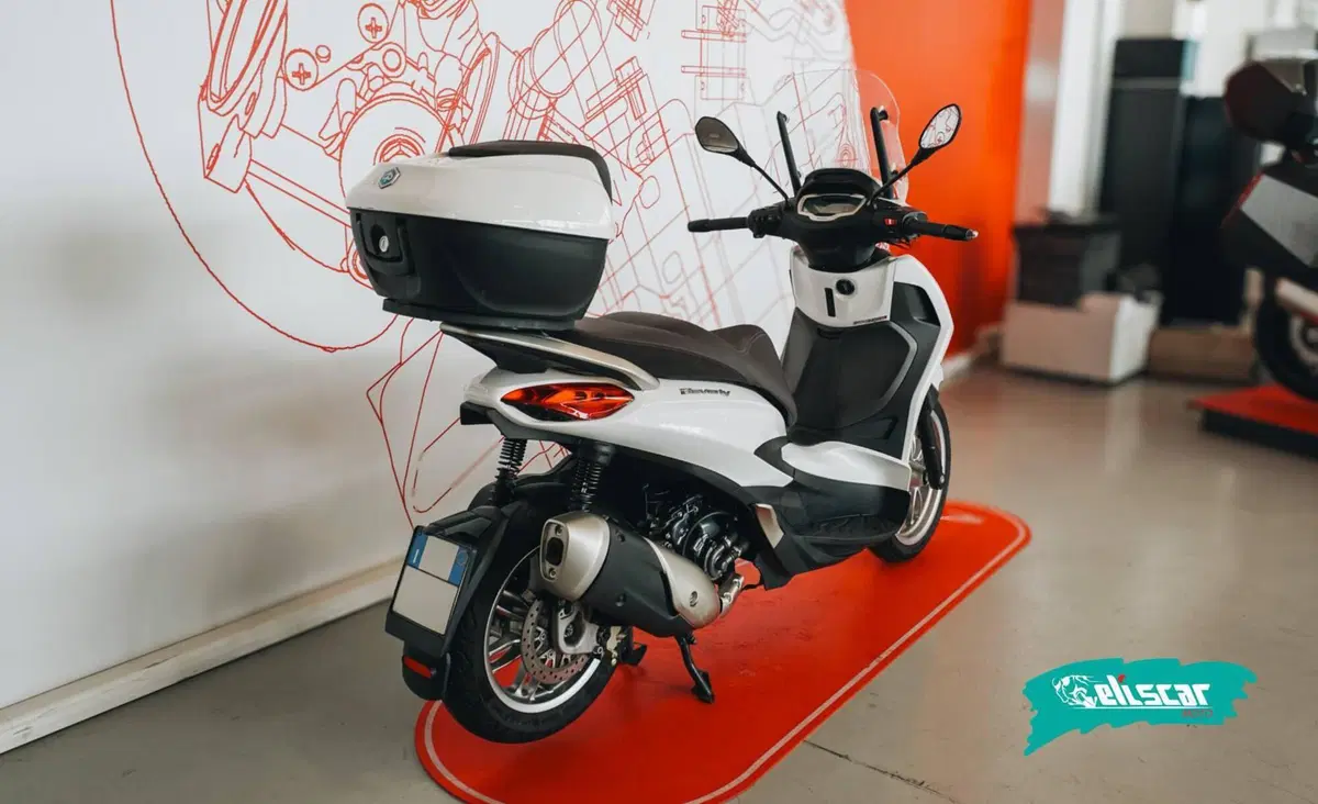 Piaggio Beverly 300 ABS-ASR (2021 - 25) (4)