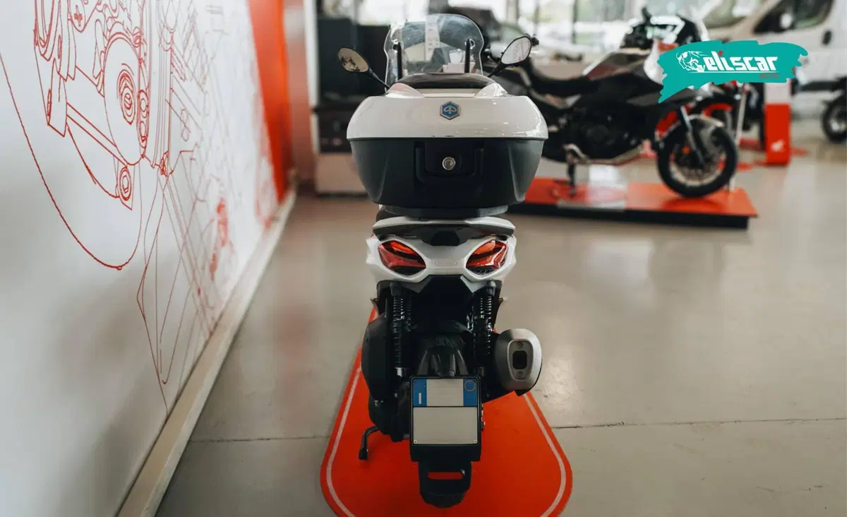Piaggio Beverly 300 ABS-ASR (2021 - 25) (5)