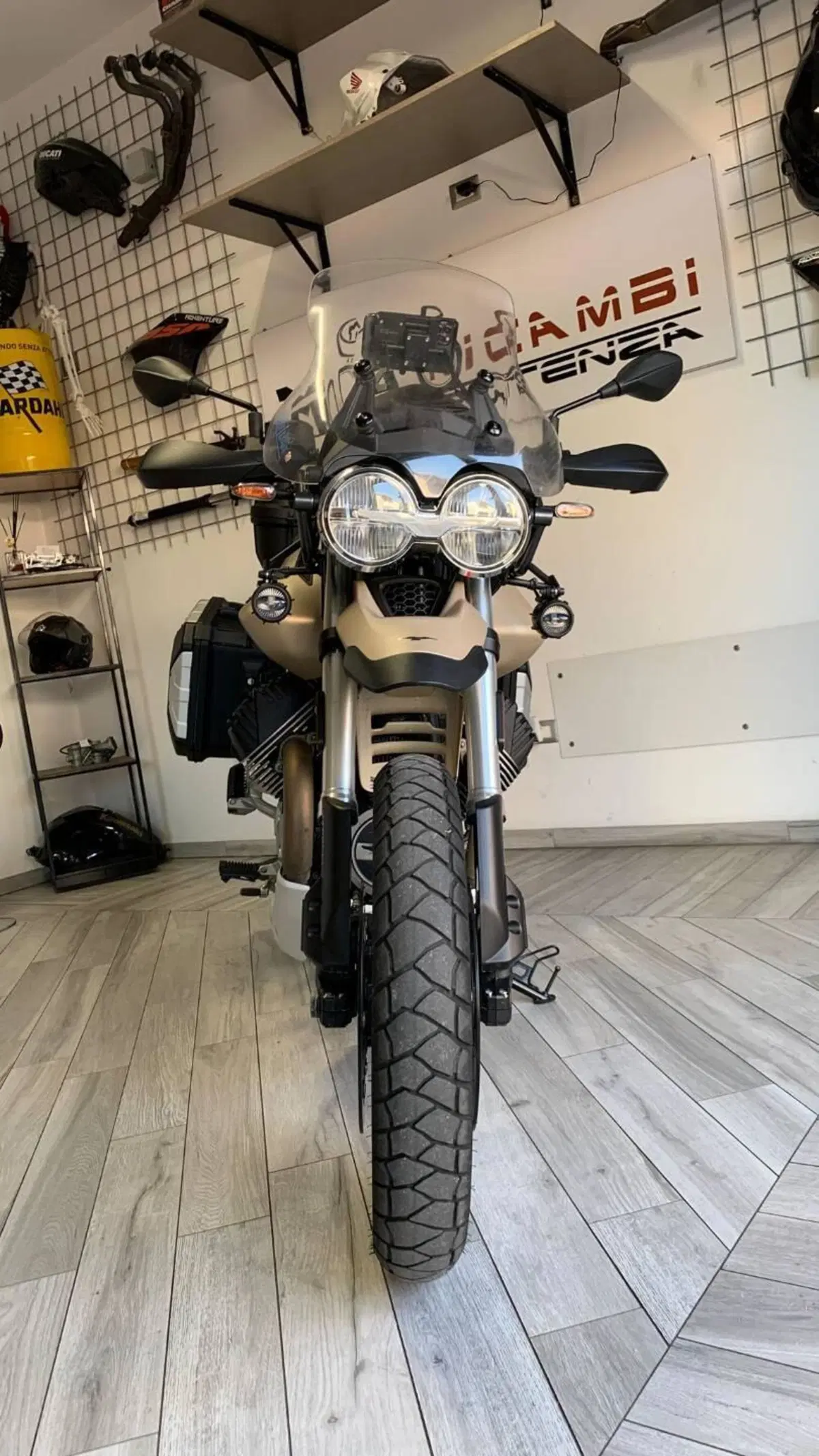 Moto Guzzi V85 TT Travel (2020) (3)