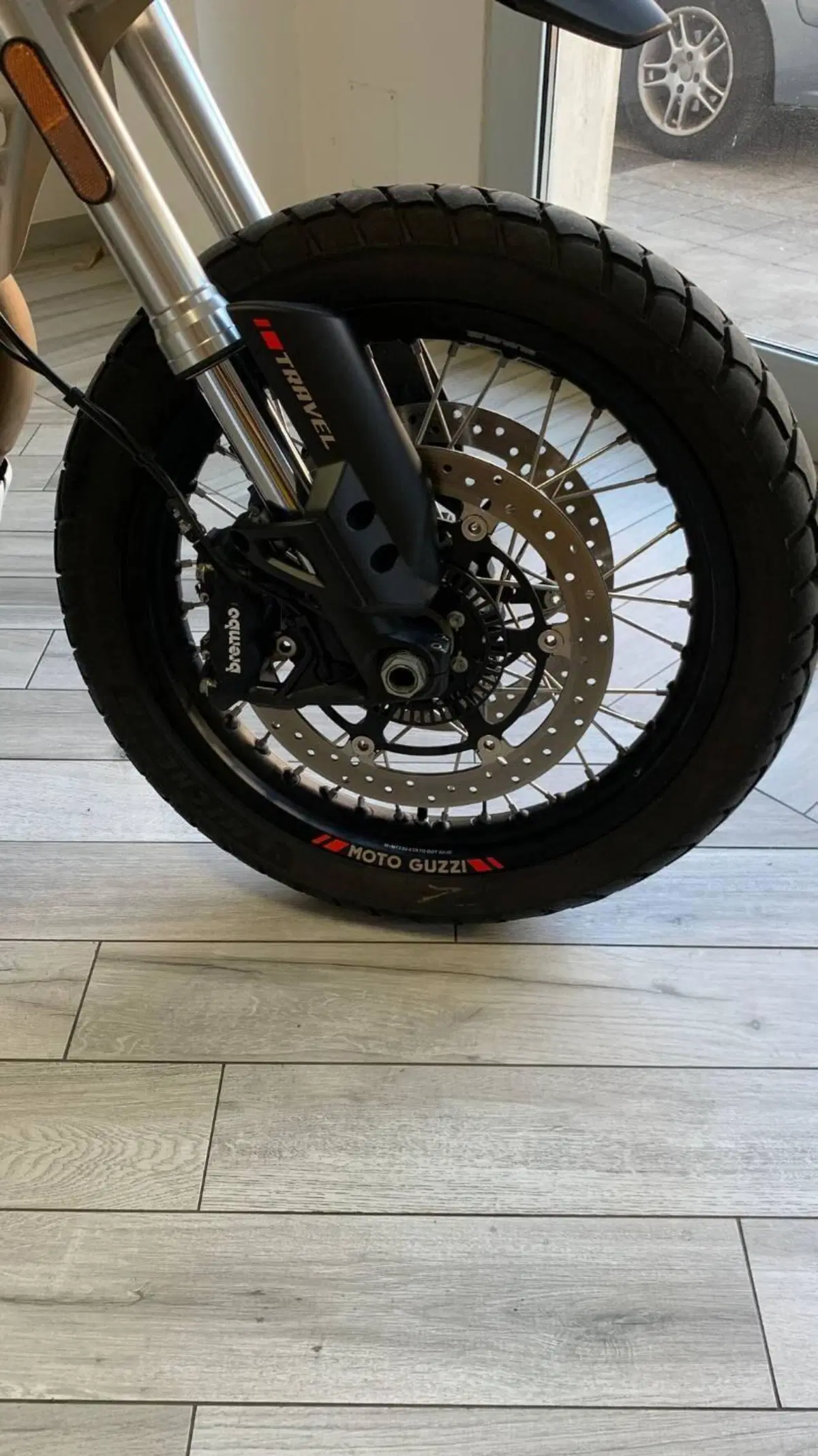 Moto Guzzi V85 TT Travel (2020) (4)