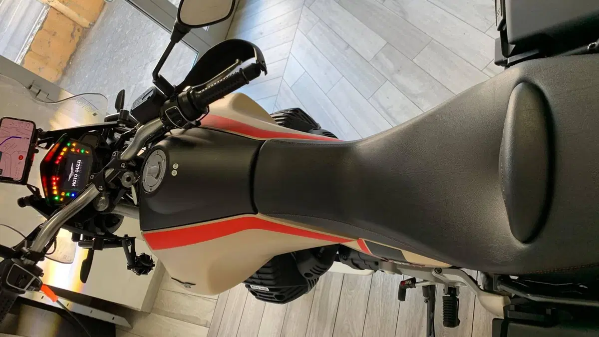 Moto Guzzi V85 TT Travel (2020) (5)
