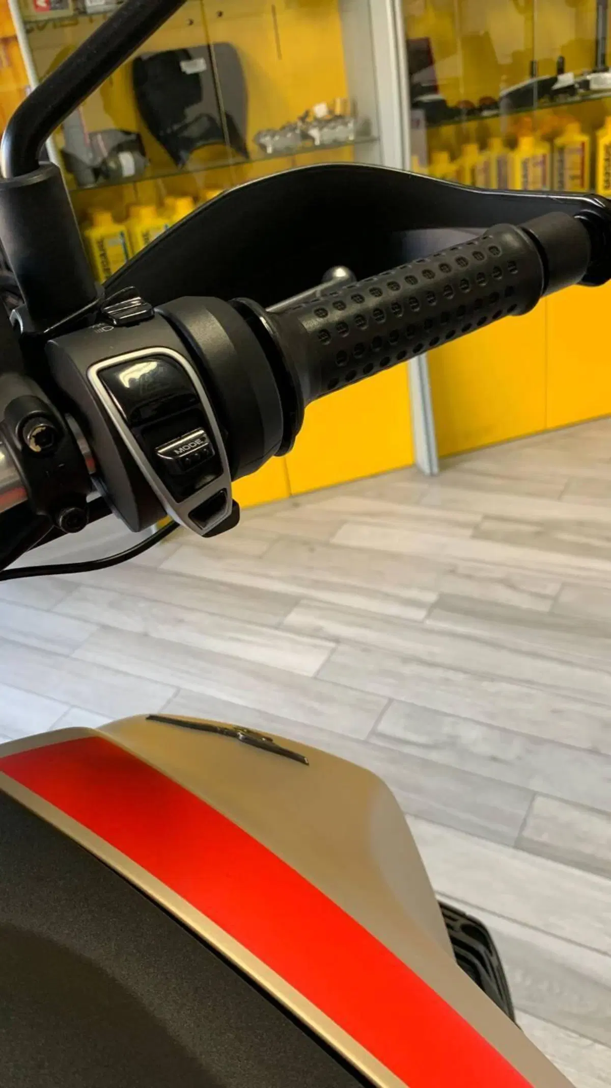 Moto Guzzi V85 TT Travel (2020) (6)