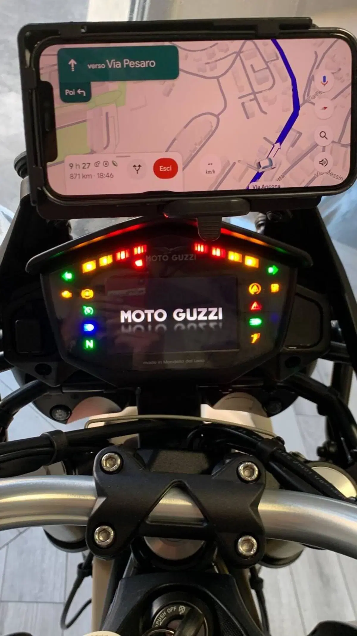 Moto Guzzi V85 TT Travel (2020) (13)