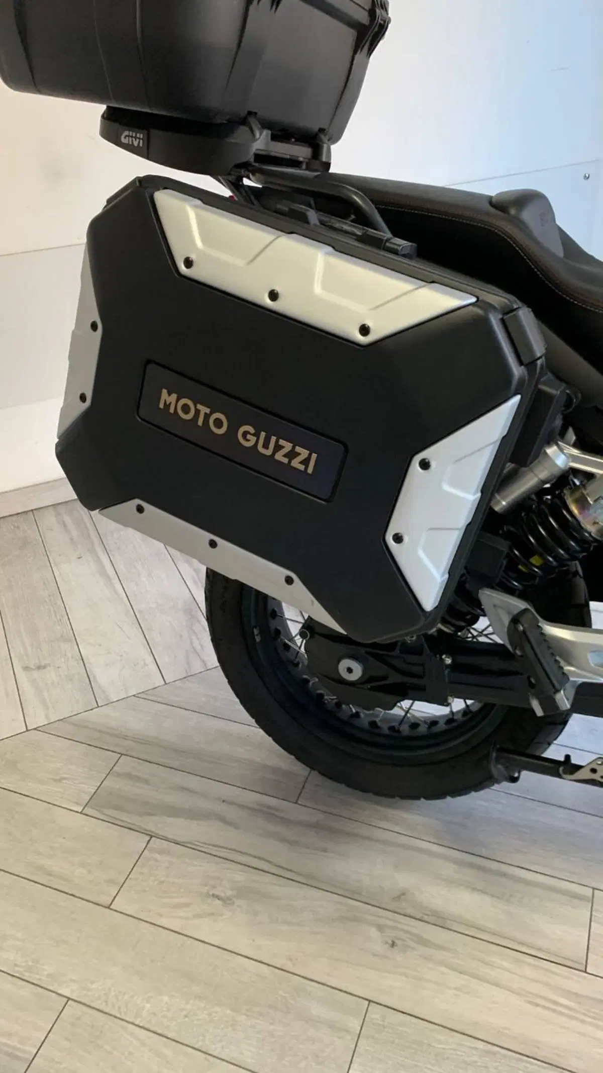Moto Guzzi V85 TT Travel (2020) (14)
