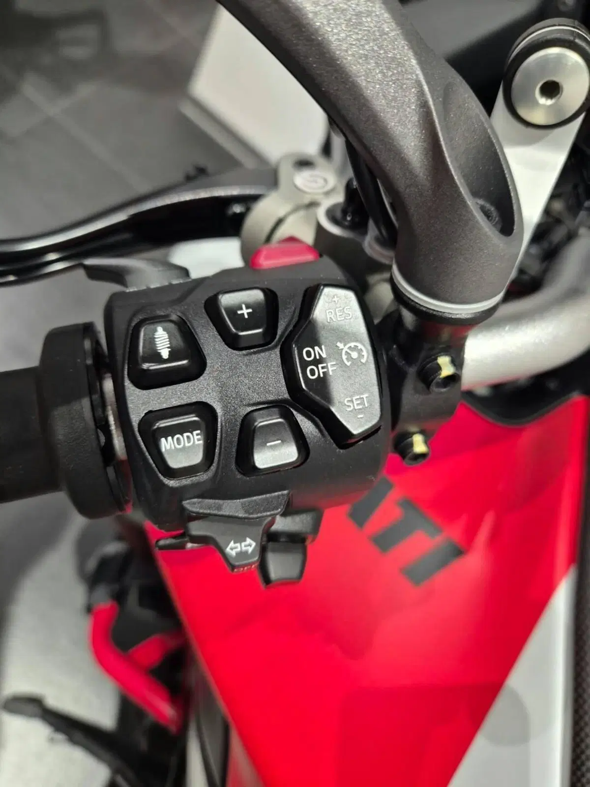 Ducati Multistrada V4 RS (2024 - 25) (11)