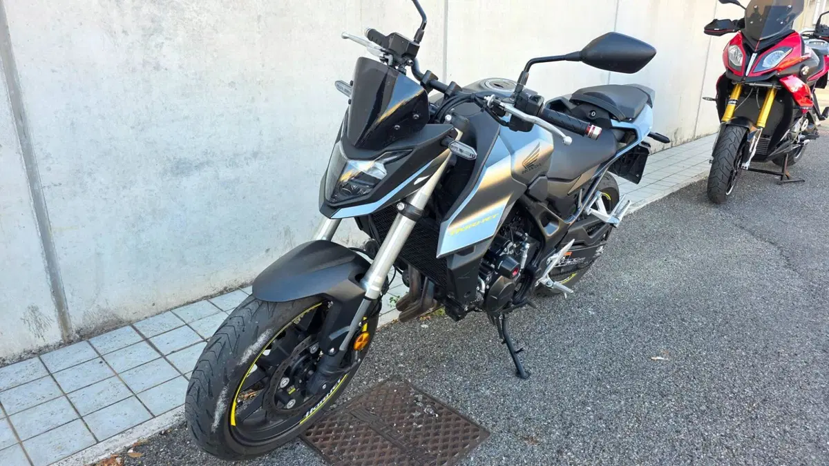 Honda CB 750 Hornet (2023 - 24) (2)