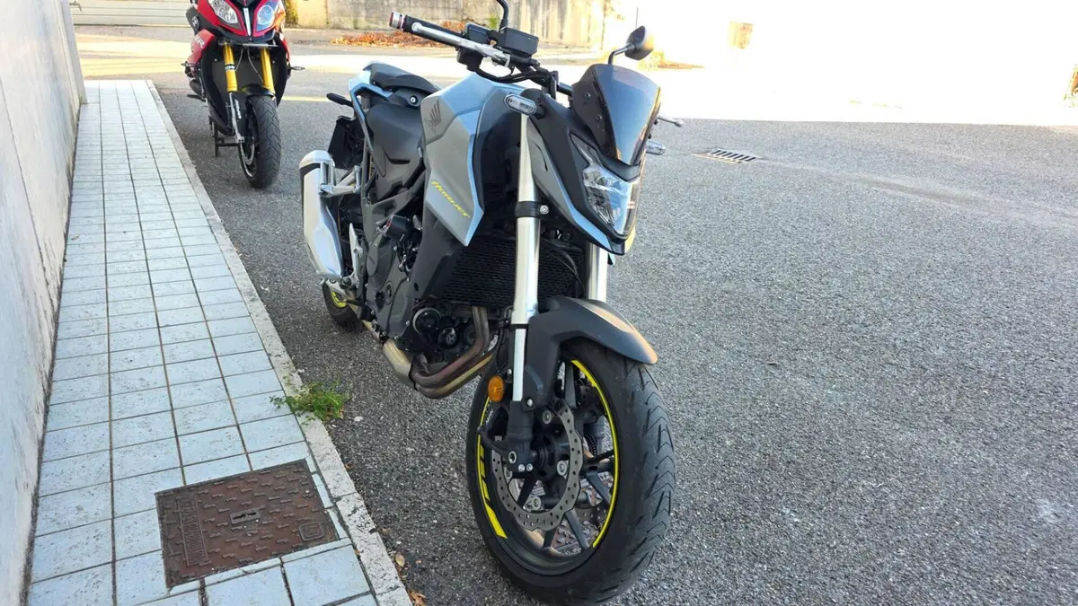 Honda CB 750 Hornet (2023 - 24) (3)