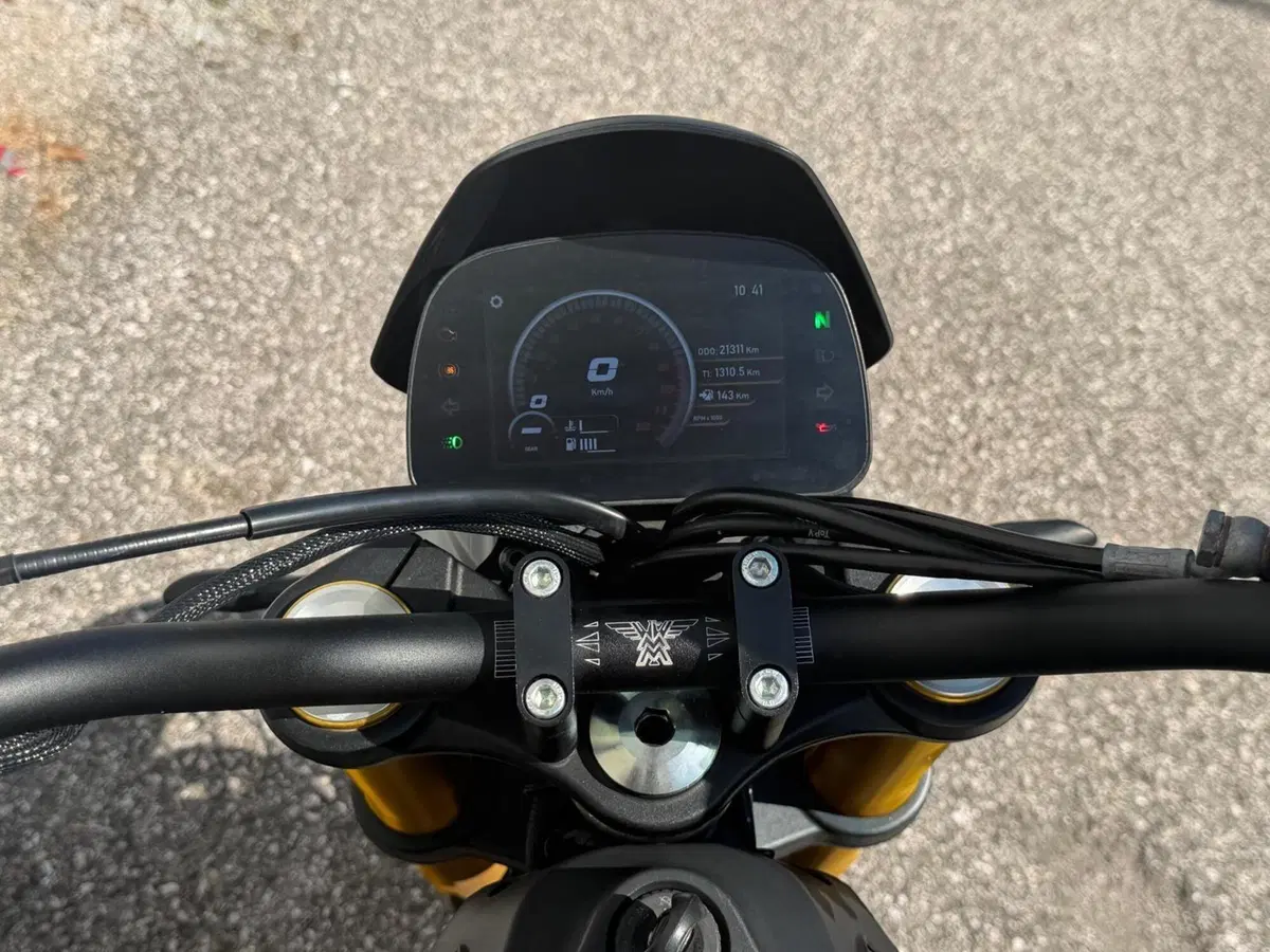 Moto Morini SEIEMMEZZO SCR (2022 - 26) (6)