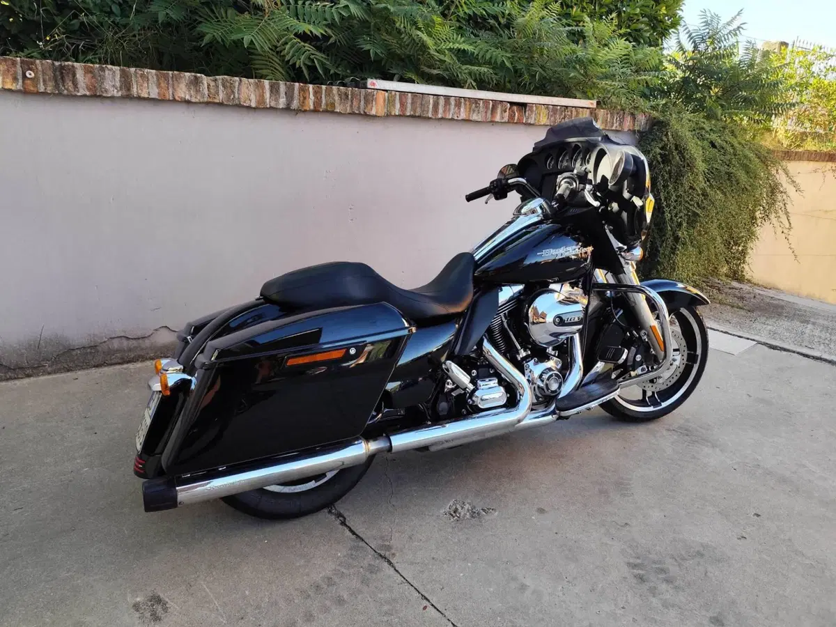 Harley-Davidson 1690 Street Glide Special (2014 - 16) - FLHX (2)